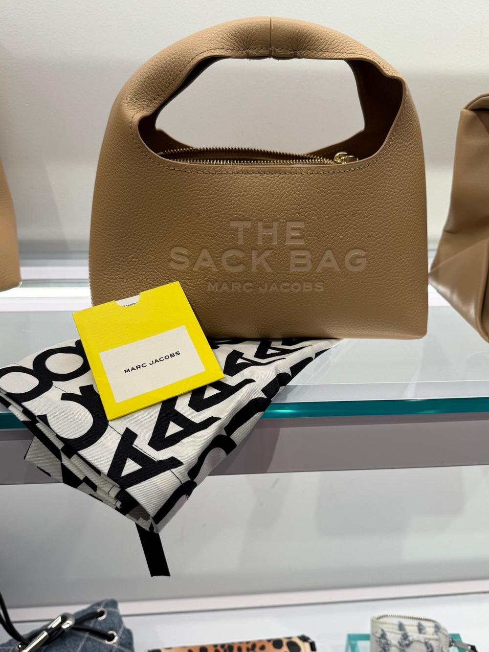 Marc Jacobs The Sack Bag in tan pebble leather - Picture 7 of 15